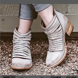 Freebird Sabra booties in Ice